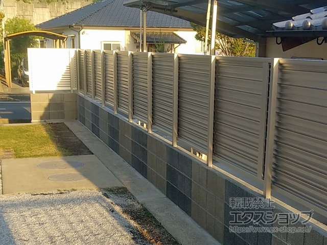 長崎県島原市ののフェンス・柵 ミエーネフェンス 目隠しルーバータイプ 自由柱施工 施工例