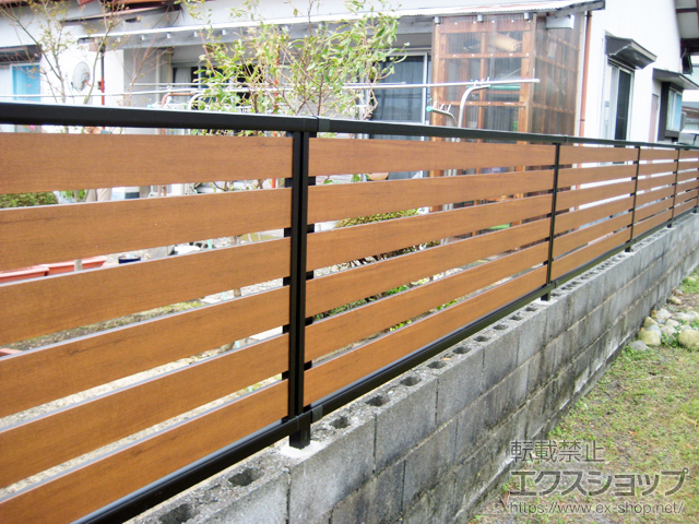 静岡県牧之原市ののフェンス・柵 モクアルフェンス 横板タイプ　自由柱施工 施工例