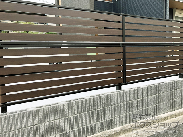 福岡県飯塚市ののフェンス・柵 モクアルフェンス 横板タイプ 2段支柱 自立建て用（パネル2段） 施工例