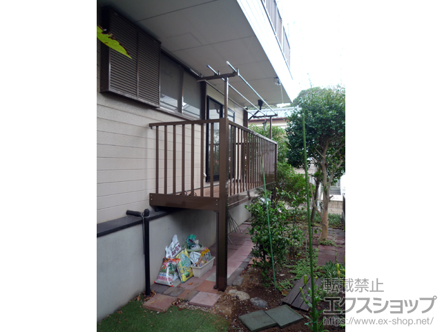 千葉県袖ケ浦市のLIXIL リクシル（トステム）のバルコニー ビューステージHスタイル 縦太格子 単体 柱建て式 施工例