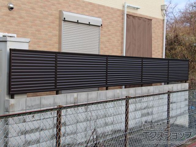 大阪府岸和田市ののフェンス・柵 ミエーネフェンス 目隠しルーバータイプ 自由柱施工 施工例