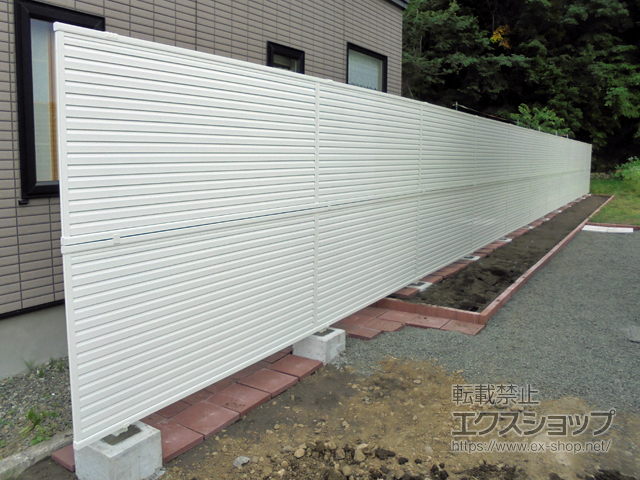 北海道札幌市ののフェンス・柵 ミエーネフェンス 目隠しルーバータイプ 2段支柱 自立建て用（パネル2段） 施工例