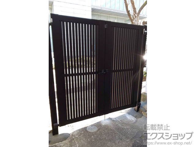 神奈川県横浜市のの門扉 シンプレオ門扉4型 縦太格子 両開き 高尺タイプ 門柱使用 施工例