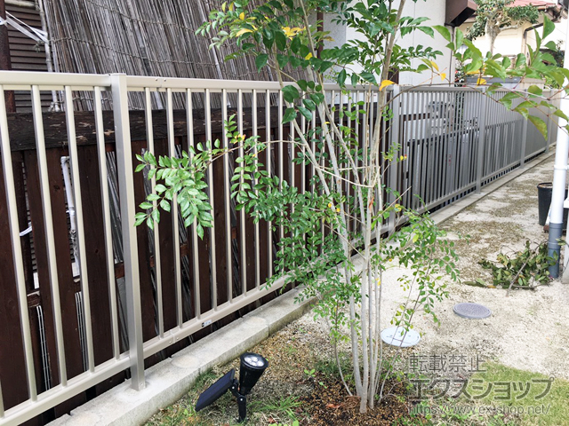 福岡県福岡市ののフェンス・柵 シンプレオフェンスT1型 縦格子22本 自由柱施工 施工例