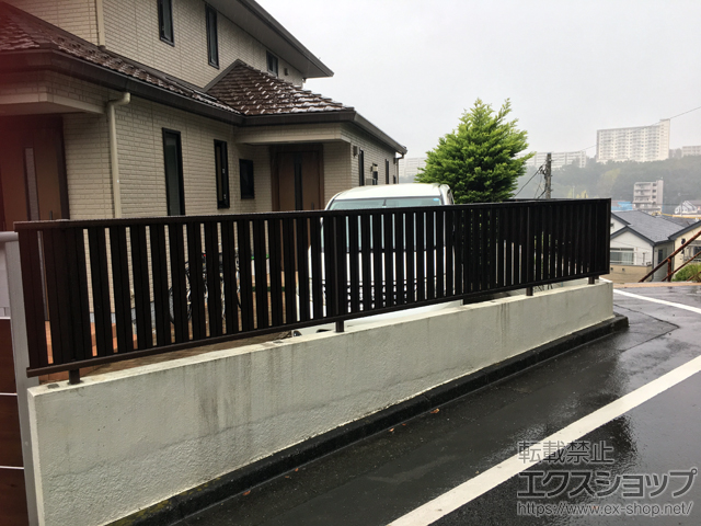 東京都多摩市ののフェンス・柵 シンプレオフェンスST1型 縦スリット 自由柱施工 施工例