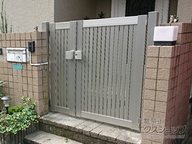 福岡県北九州市のの門扉 シンプレオ門扉4型 縦太格子 両開き親子 門柱使用 施工例