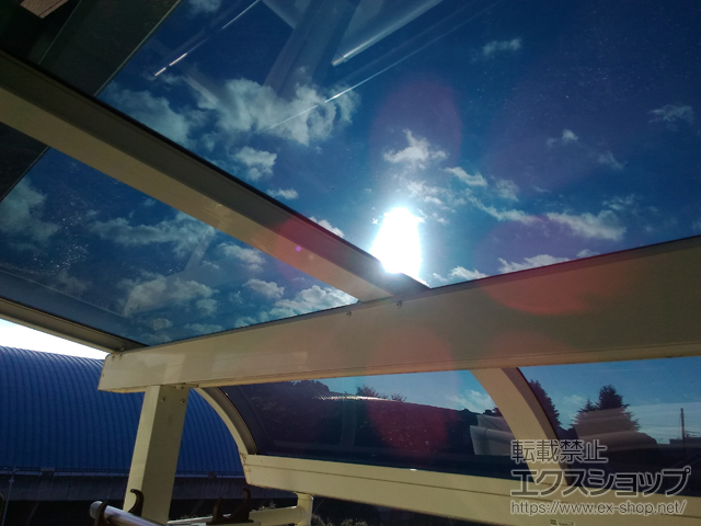 東京都調布市のLIXIL リクシル（トステム）のバルコニー・ベランダ屋根 ライザーテラスII R型 屋根タイプ 単体 積雪〜20cm対応　（1枚交換・2枚既設物貼り直し） 施工例