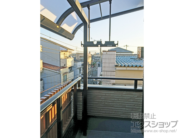 大阪府大阪市のLIXIL リクシル（トステム）のバルコニー・ベランダ屋根 パワーアルファ RB型 屋根タイプ 単体 積雪〜30cm対応 施工例