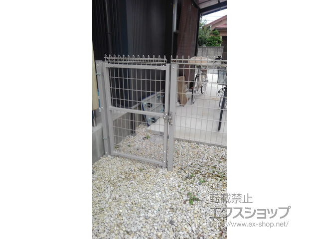 三重県津市のの門扉 メッシュフェンスG10 門扉 片開き 柱使用 施工例