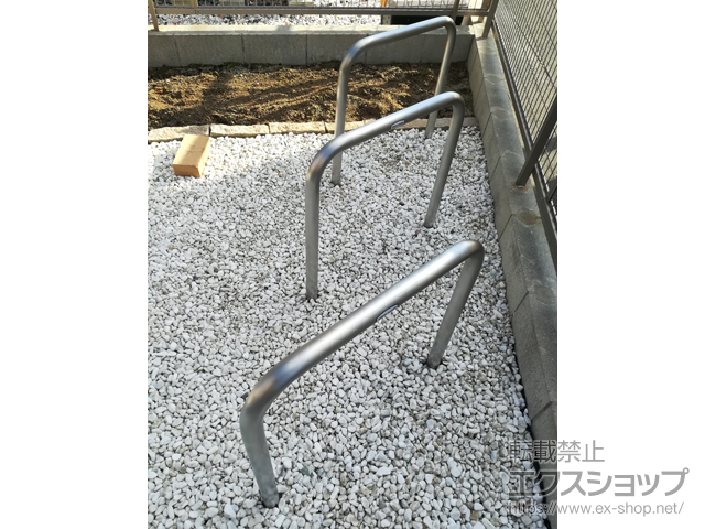 福岡県糸島市ののカーゲート スペースガード（車止め）Ｕ42型 ステンレス 固定式 施工例