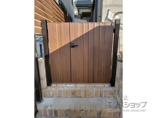 千葉県我孫子市のの門扉 ルシアス門扉BM01型 リブモール(鋲なし) 両開き親子 木調カラー 門柱使用 施工例