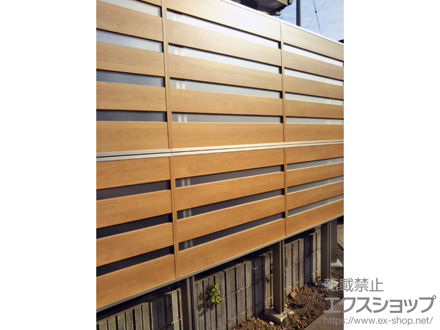 宮城県名取市ののフェンス・柵 ジオーナフェンス YP型 マテリアルカラー アルミ多段柱II（パネル2段） 施工例