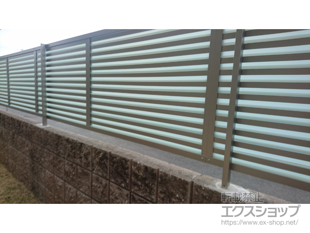 大阪府泉佐野市ののフェンス・柵 プレスタフェンス 8S型 採光ルーバー フリーポールタイプ 施工例