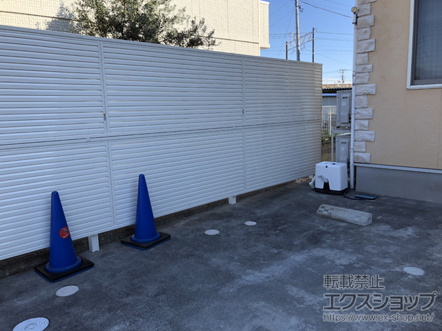 静岡県富士市ののフェンス・柵 ミエーネフェンス 目隠しルーバータイプ 2段支柱 自立建て用 施工例