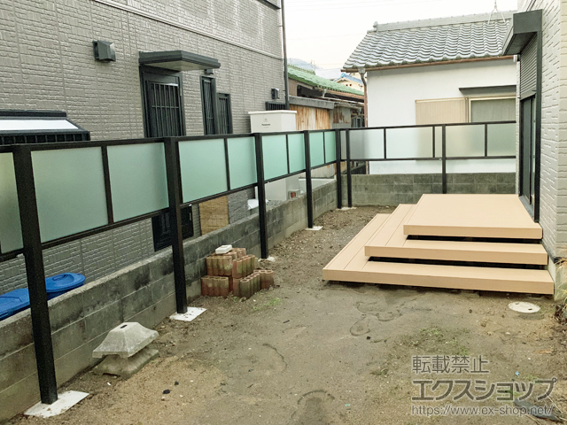 兵庫県西脇市ののフェンス・柵 シンプレオフェンスP1型 目隠しポリカパネル 2段支柱 自立建て用（パネル1段） 施工例