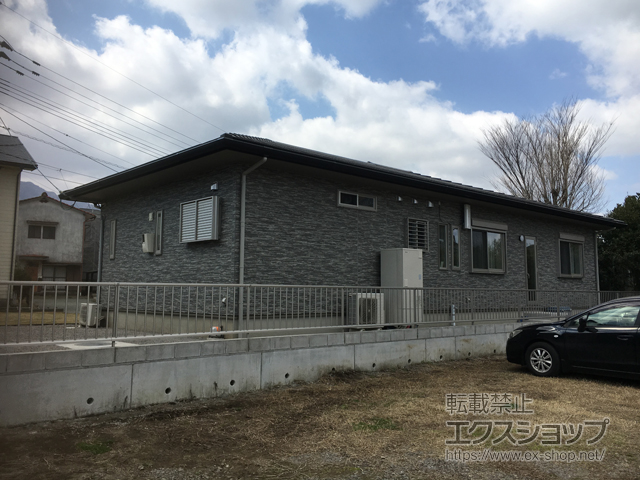 熊本県阿蘇市ののフェンス・柵 シンプレオフェンスT2型 縦格子16本 自由柱施工 施工例