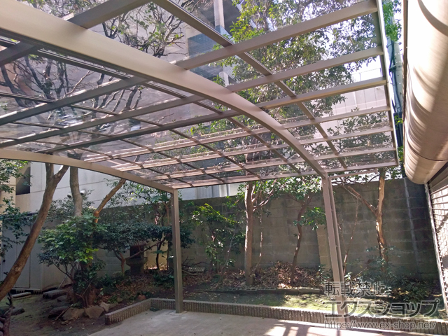 大阪府大阪市ののカーポート ネスカR (ラウンドスタイル) ワイド 積雪〜20cm対応 施工例