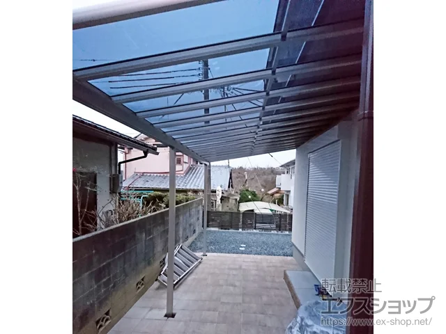 大阪府豊能郡豊能町のYKKAPのテラス屋根 ヴェクターテラス F型 テラスタイプ 連棟 積雪～20cm対応 施工例