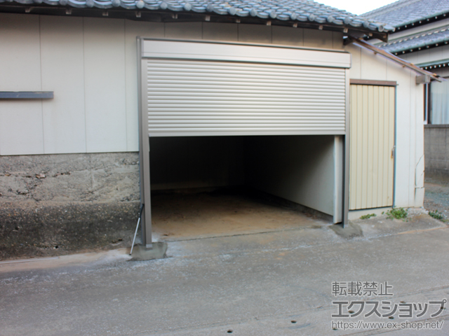 愛知県田原市のLIXIL リクシル（トステム）のガレージシャッター ガレージシャッタークワトロ 手動式 外部付タイプ 施工例