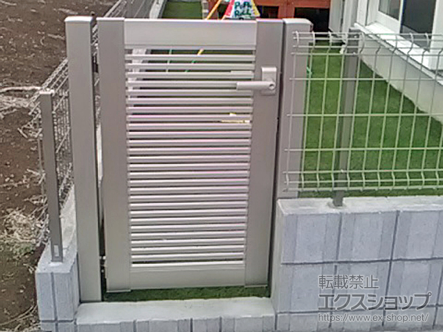 埼玉県さいたま市のの門扉 シンプレオ門扉1型 横格子 片開き 門柱使用 施工例