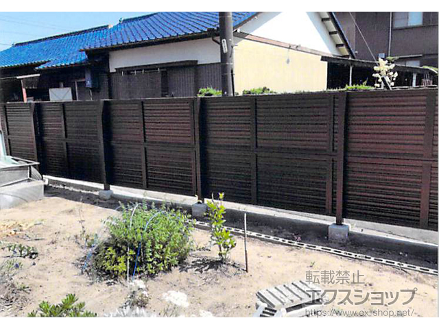 愛知県愛西市ののフェンス・柵 ミエーネフェンス 目隠しルーバータイプ 2段支柱 自立建て用（パネル2段） 施工例
