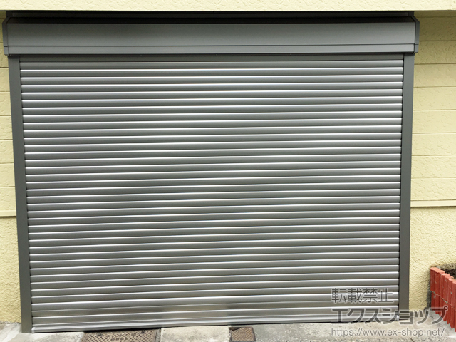 東京都江戸川区のLIXIL リクシル（トステム）のガレージシャッター ガレージシャッタークワトロ 電動式 外部付タイプ 施工例