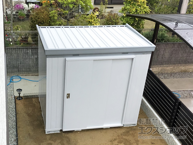 奈良県生駒市のの物置・屋外倉庫 断熱物置 ネクスタプラス 扉タイプ 一般型 2630×1790×2375 NXP-50HT-MG 施工例