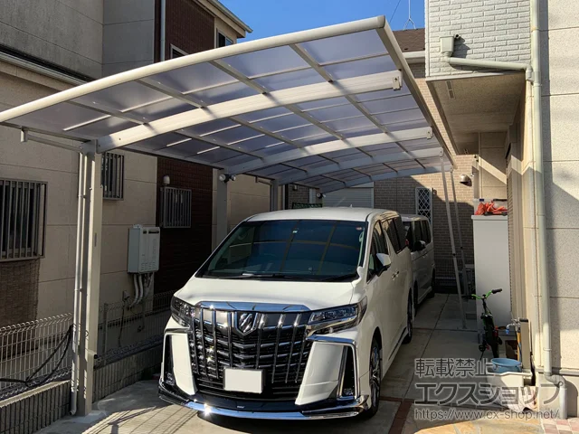 埼玉県入間郡三芳町のYKKAPのカーポート レイナポートグラン 縦連棟　積雪～20cm対応 施工例