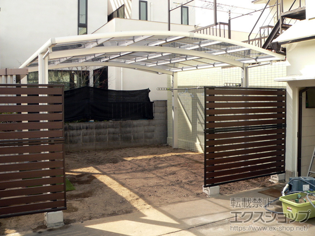 和歌山県和歌山市ののフェンス・柵 モクアルフェンス 横板タイプ 2段支柱 自立建て用（パネル2段） 施工例