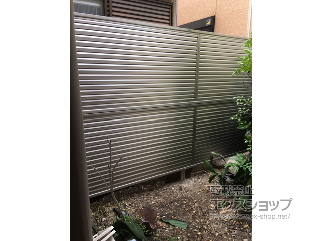 大阪府大阪市ののフェンス・柵 ミエーネフェンス 目隠しルーバータイプ 2段支柱 自立建て用（パネル2段） 施工例