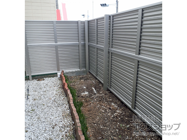 岐阜県各務原市ののフェンス・柵 ミエーネフェンス 目隠しルーバータイプ 2段支柱 自立建て用（パネル2段） 施工例