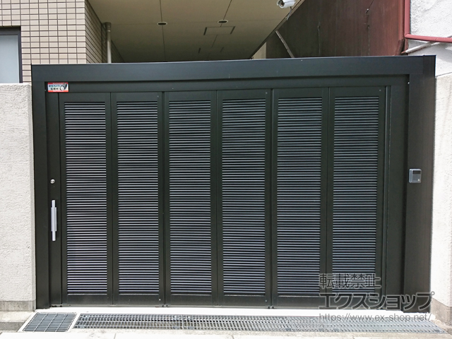 大阪府大阪市ののガレージシャッター サイドーレR4型 ルーバータイプ アルミ色タイプ 手動式 3022 施工例