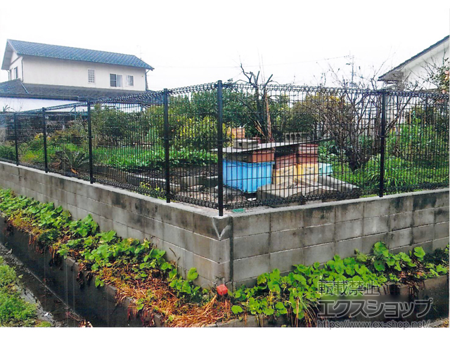 熊本県上益城郡嘉島町ののフェンス・柵 メッシュフェンス M0 間仕切柱 *ｍ販売 施工例