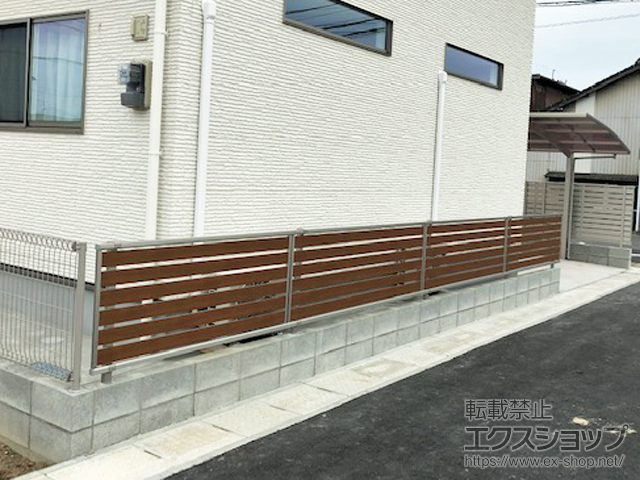 佐賀県神埼郡吉野ヶ里町ののフェンス・柵 ルシアスフェンスF04型 横板 木目カラー 自由柱施工 施工例