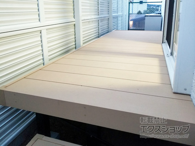 兵庫県川西市ののフェンス・柵 ミエーネフェンス 目隠しルーバータイプ 2段支柱 自立建て用*パネル2段 施工例