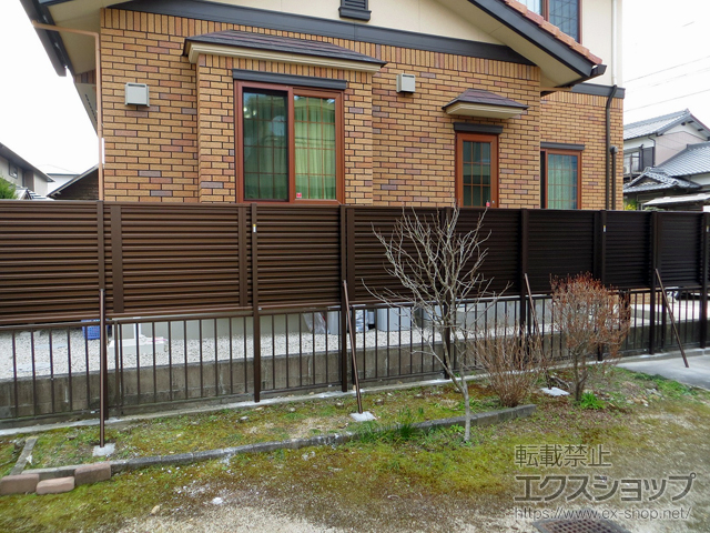 愛知県春日井市ののフェンス・柵 シンプレオフェンス13型 目隠しルーバー 上段のみ設置 ブロック建て用 2段支柱 施工例