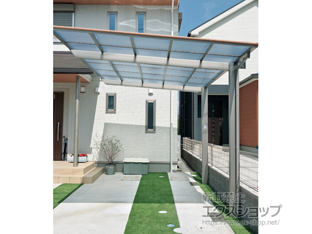 大阪府大阪狭山市ののカーポート フーゴF (フラットスタイル) 木調色 積雪〜20cm対応 施工例