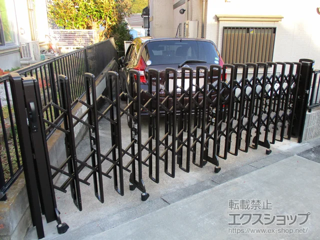 東京都町田市のYKKAPのカーゲート レイオス7型(傾斜地用) ノンレール 片開き 施工例