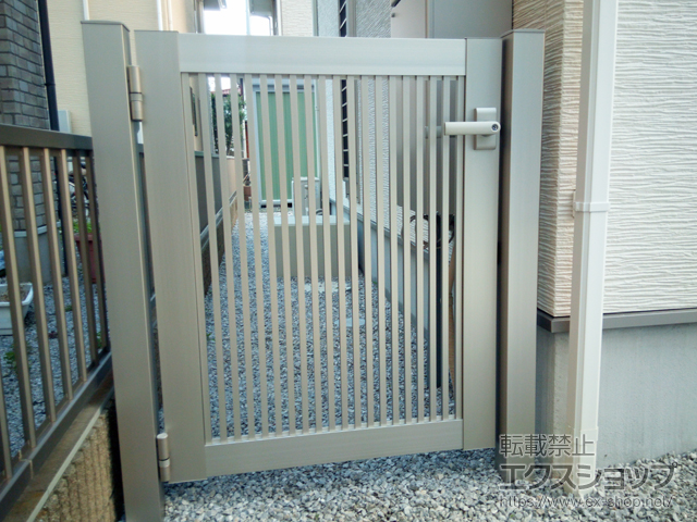 群馬県前橋市のの門扉 シンプレオ門扉2型 縦格子 片開き 門柱使用 施工例