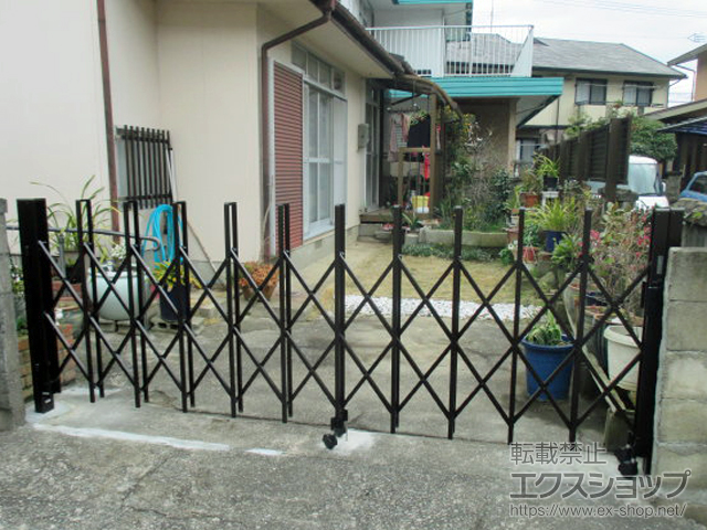 長崎県佐世保市ののカーゲート トリップゲート RA型 ノンレール 片開き 33S *施錠機能無し 施工例