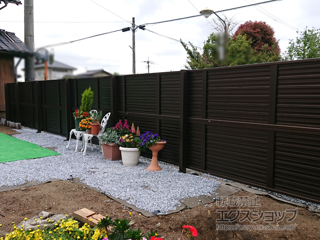 福岡県久留米市ののフェンス・柵 ミエーネフェンス 目隠しルーバータイプ 2段支柱 自立建て用（パネル2段） 施工例