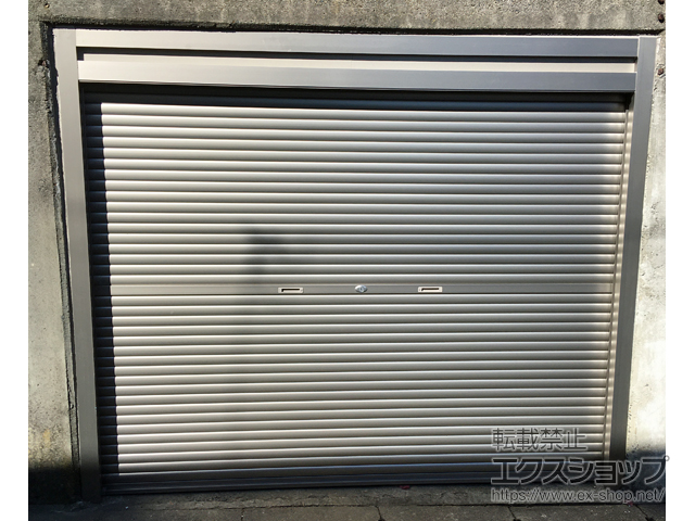 長野県長野市のLIXIL リクシル（トステム）のガレージシャッター ガレージシャッタークワトロ 手動式 内部付タイプ 施工例