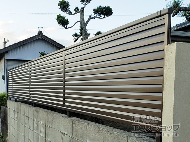 三重県津市ののフェンス・柵 ミエーネフェンス 目隠しルーバータイプ 自由柱施工 施工例