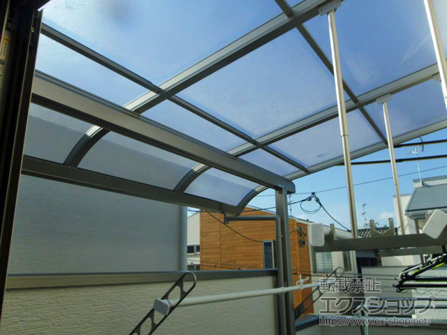 兵庫県川西市ののバルコニー・ベランダ屋根 ソラリア R型 屋根タイプ 単体 積雪〜20cm対応 施工例