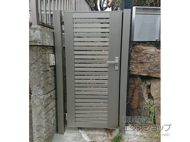 大阪府吹田市のの門扉 【特注】ライシス門扉 3型 太横桟 片開き 柱使用 施工例