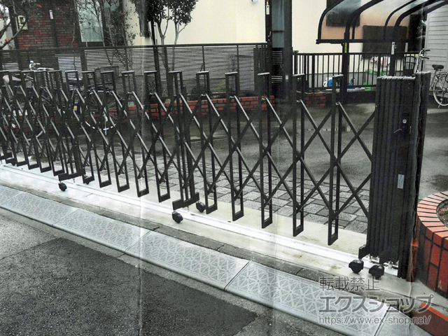 愛知県一宮市ののカーゲート セレビューFA型 後付けガイドレール式 両開閉 72RR 施工例