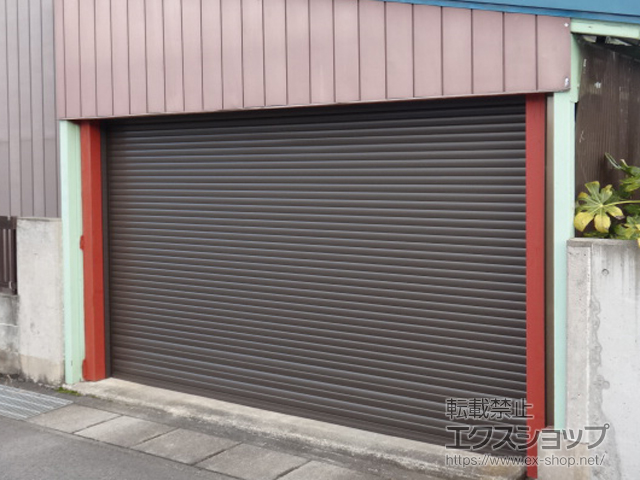 福島県会津若松市のLIXIL リクシル（トステム）のガレージシャッター ガレージシャッタークワトロ 電動式 内部付タイプ 施工例