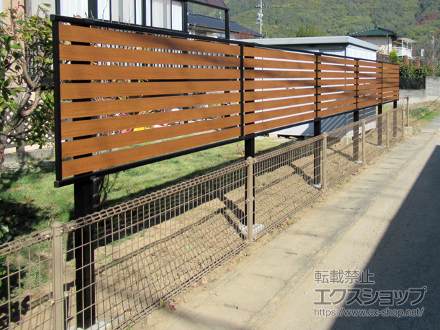 長野県千曲市ののフェンス・柵 モクアルフェンス 　横板タイプ 2段支柱 自立建て用 施工例