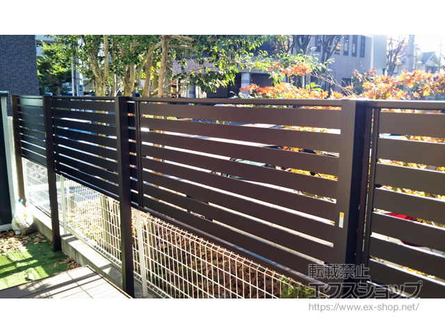 福岡県大野城市ののフェンス・柵 シンプレオフェンスSY1型 横半目隠し 2段支柱 自立建て用（パネル1段） 施工例
