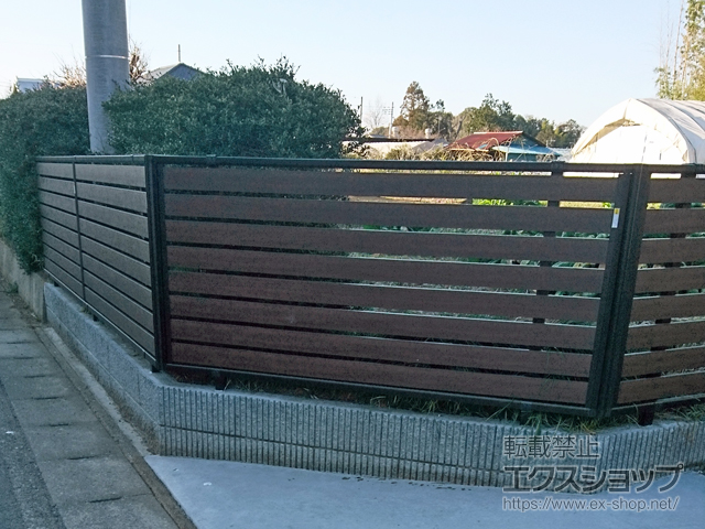 茨城県古河市ののフェンス・柵 ルシアスフェンスF04型 横板 木目カラー 自由柱施工 施工例